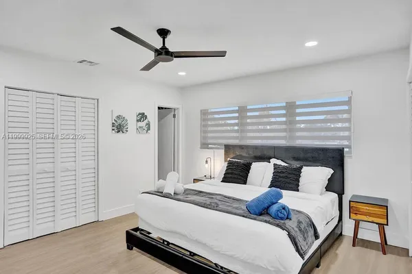 $13,995 | 911 North North Lake Drive, Hollywood, FL 33019