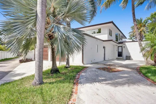 $13,995 | 911 North North Lake Drive, Hollywood, FL 33019
