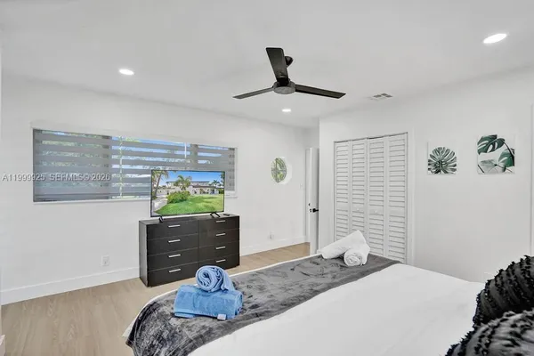 $13,995 | 911 North North Lake Drive, Hollywood, FL 33019