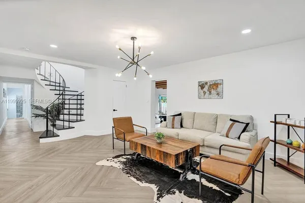 $13,995 | 911 North North Lake Drive, Hollywood, FL 33019
