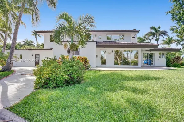 $13,995 | 911 North North Lake Drive, Hollywood, FL 33019