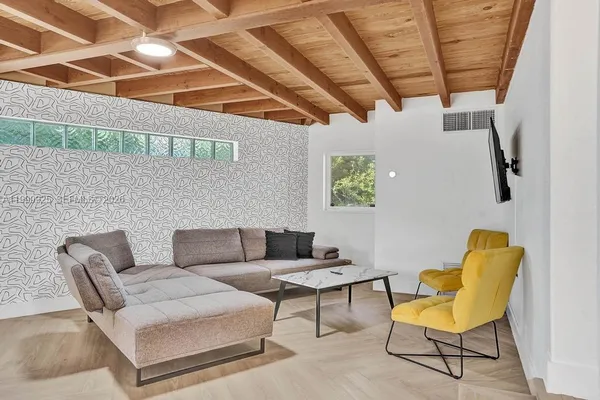 $13,995 | 911 North North Lake Drive, Hollywood, FL 33019