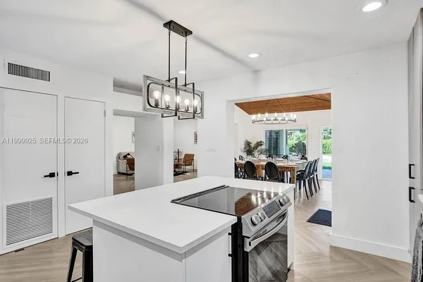 $13,995 | 911 North North Lake Drive, Hollywood, FL 33019