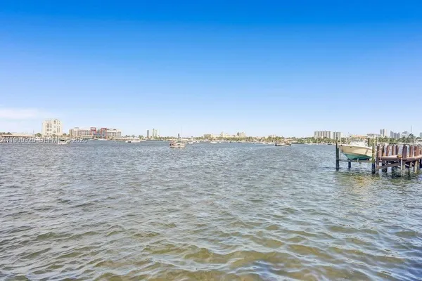 $13,995 | 911 North North Lake Drive, Hollywood, FL 33019