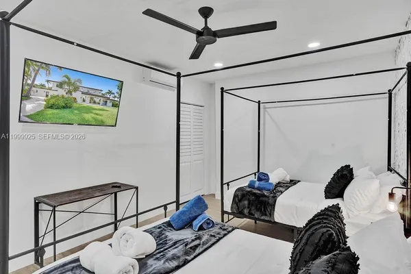 $13,995 | 911 North North Lake Drive, Hollywood, FL 33019