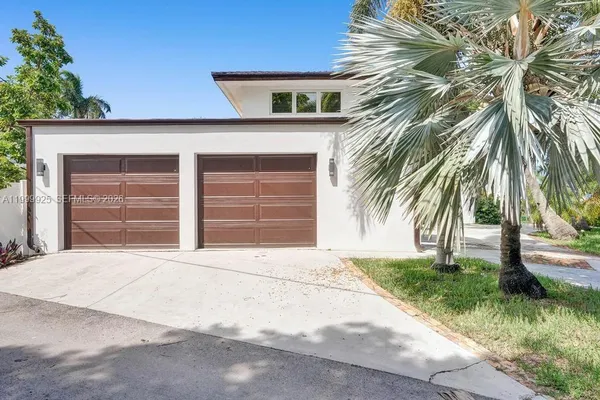 $13,995 | 911 North North Lake Drive, Hollywood, FL 33019