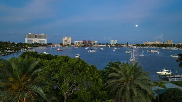 $13,995 | 911 North North Lake Drive, Hollywood, FL 33019