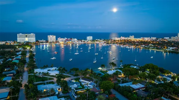 $13,995 | 911 North North Lake Drive, Hollywood, FL 33019