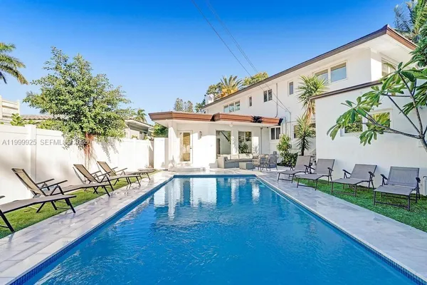 $13,995 | 911 North North Lake Drive, Hollywood, FL 33019