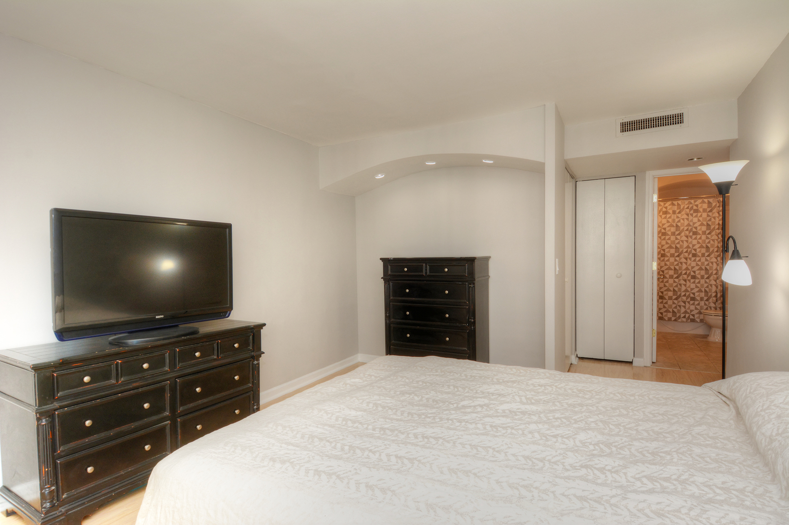 6007 North Sheridan Road, Unit 23D Chicago, IL 60660 - Photo 11 of 22 a room with a bed and a flat screen tv