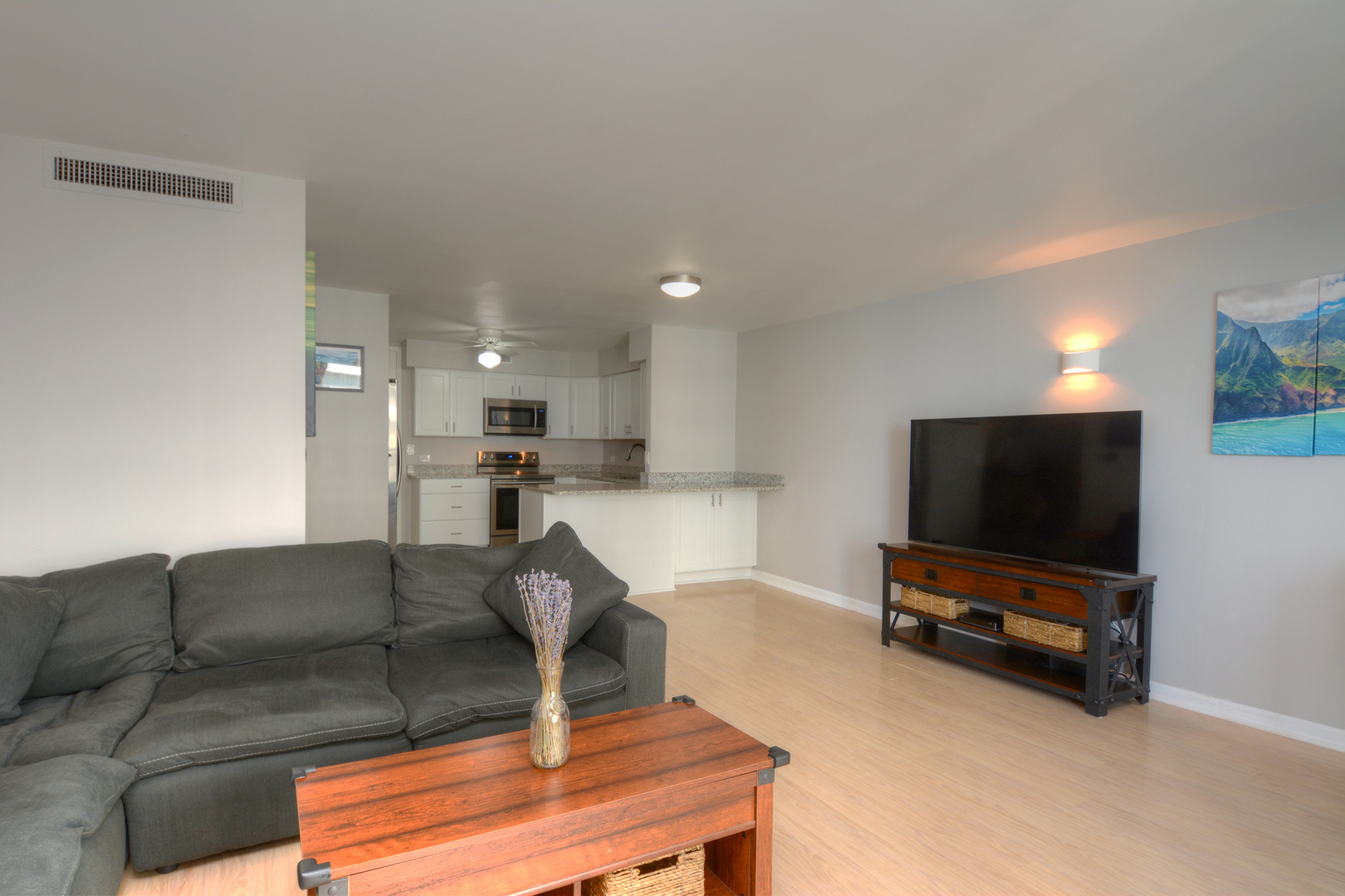 6007 North Sheridan Road, Unit 23D Chicago, IL 60660 - Photo 9 of 22 a living room with furniture and a flat screen tv