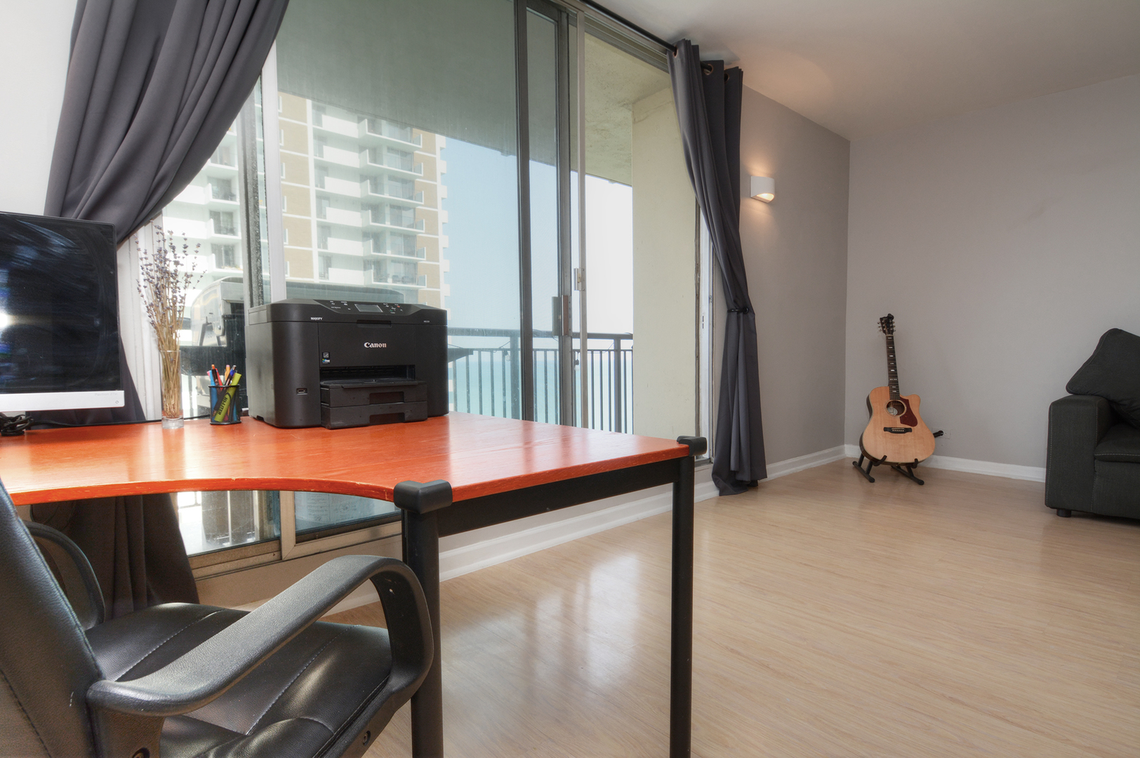 6007 North Sheridan Road, Unit 23D Chicago, IL 60660 - Photo 10 of 22 a room with window