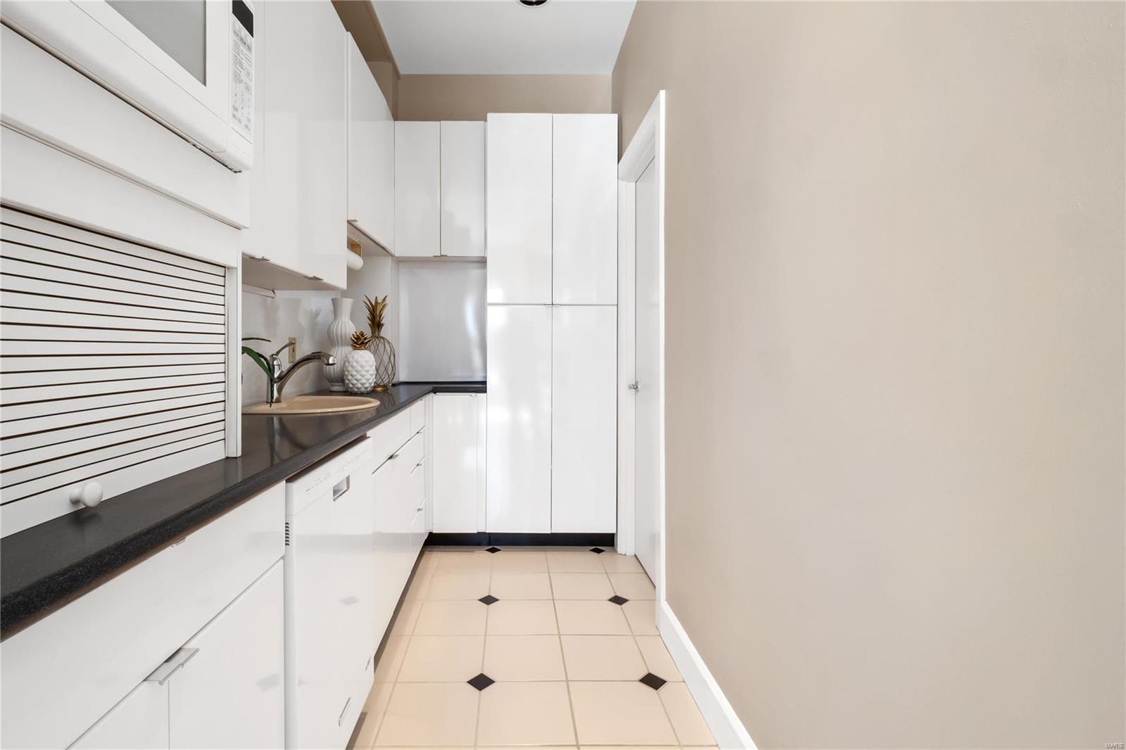 11608 Ladue Road St. Louis, MO 63141 - Photo 25 of 41