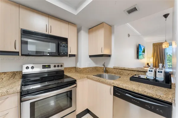 $579,000 | 2951 South Bayshore Drive, Unit 506, Miami, FL 33133