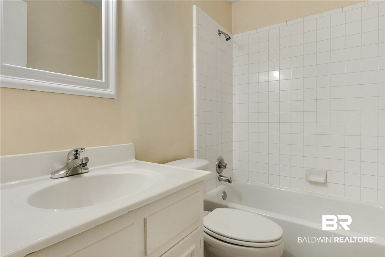 954 Dickenson Avenue Mobile, AL 36609 - Photo 16 of 26