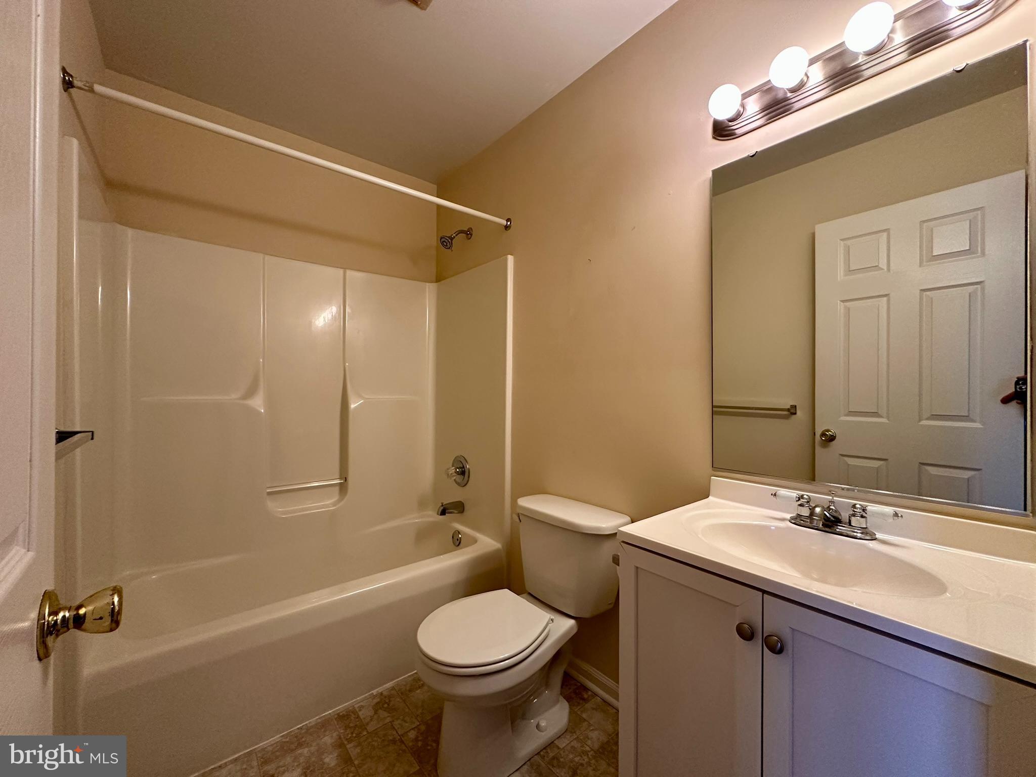 11-1 Cranberry Ridge Reading, PA 19606 - Photo 18 of 25 Second Level Full Bathroom