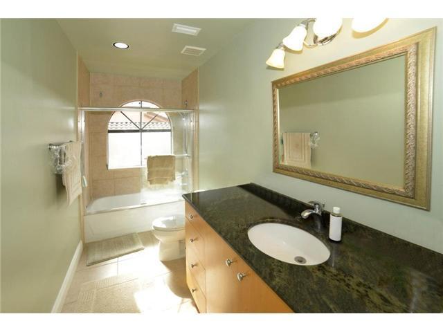 6465 Via Benita Boca Raton, FL 33433 - Photo 42 of 71 Boca Pointe guest bath