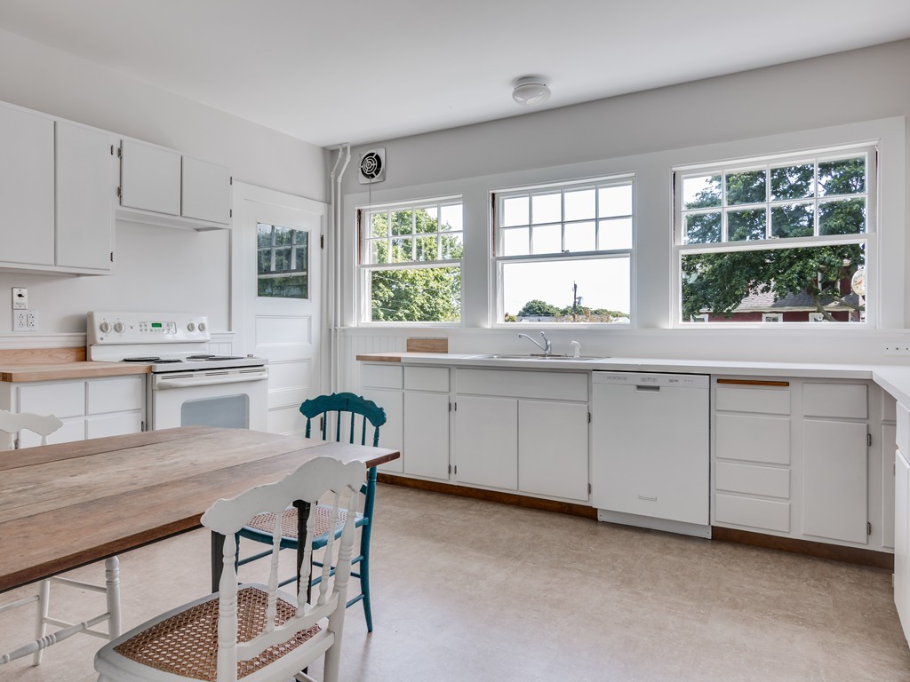 24 Beach Road Gloucester, MA 01930 - Photo 14 of 29