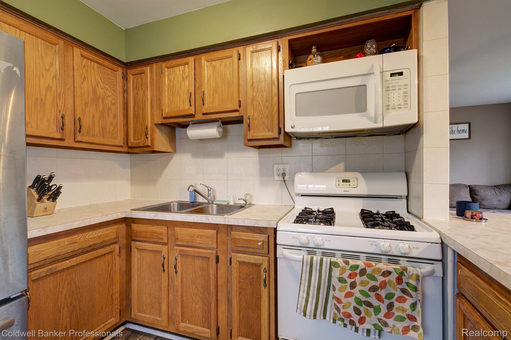 585 Fisher Road Highland, MI 48357 - Photo 9 of 23 Gallery Image 9