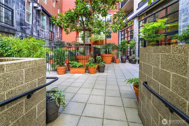 $415,000 | 2607 Western Avenue, Unit 452, Seattle, WA 98121