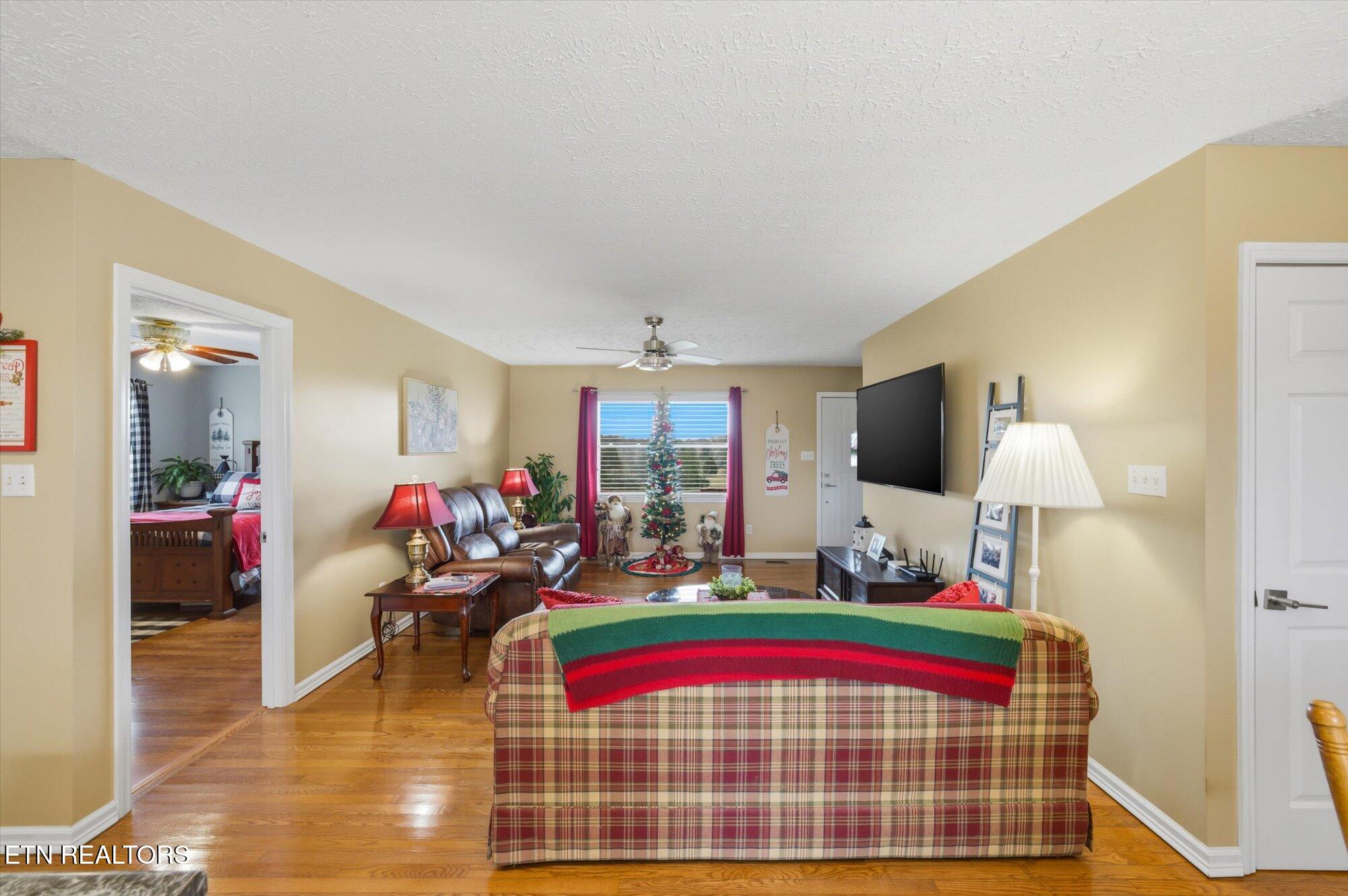 411 Meadow Breeze Road Corryton, TN 37721 - Photo 4 of 37 04-411-Meadow-Breeze-Rd-Corryton-TN-4