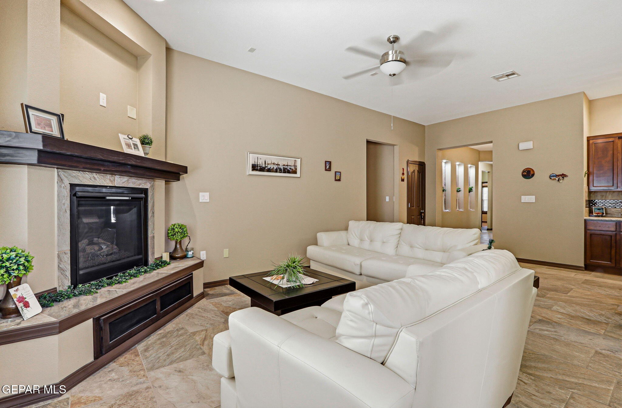 12039 Equestrian Road El Paso, TX 79928 - Photo 18 of 57 Living area