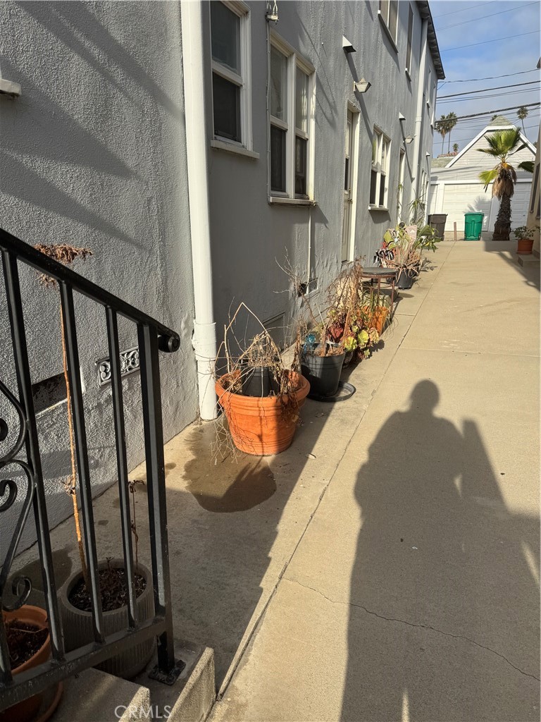 41 Roswell Avenue Long Beach, CA 90803 - Photo 4 of 5