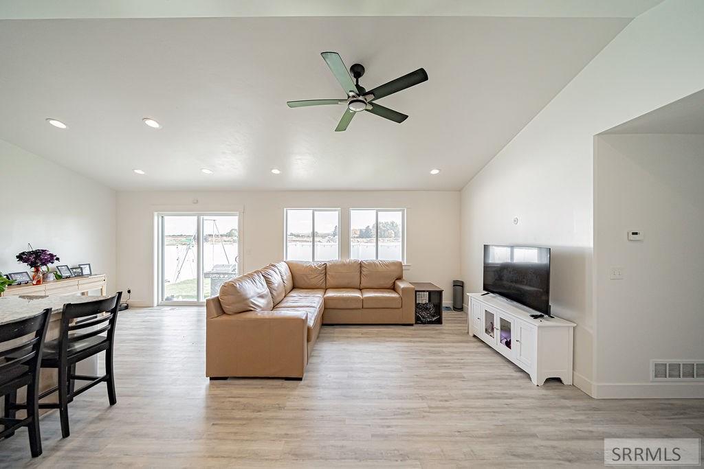 5758 North Rammell Road Idaho Falls, ID 83401 - Photo 3 of 26