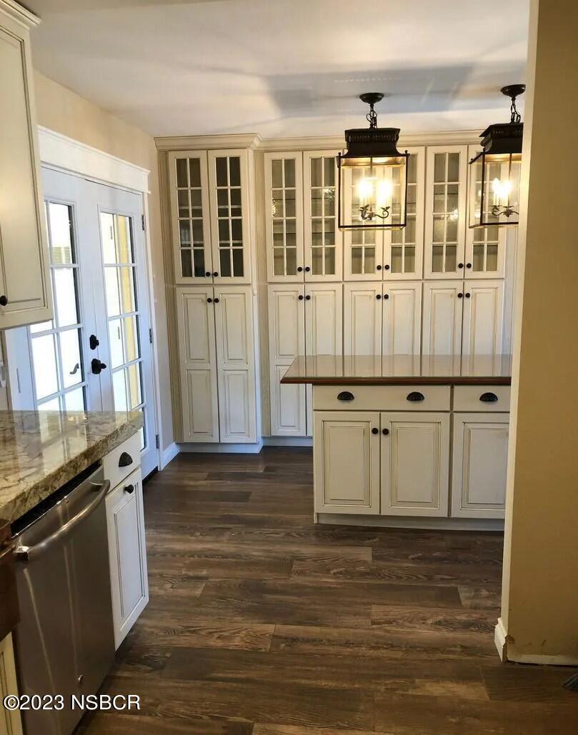 832 Clemens Way Lompoc, CA 93436 - Photo 11 of 30 832 Clemens Way built-ins (2)