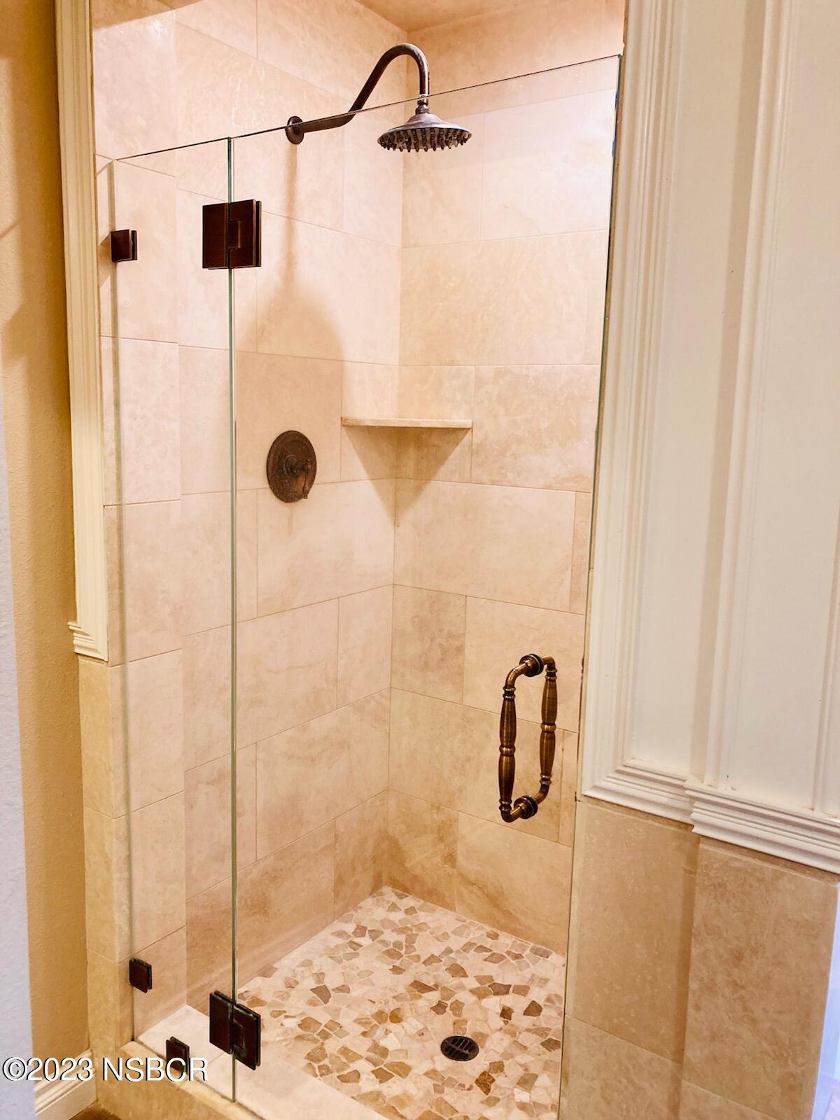 832 Clemens Way Lompoc, CA 93436 - Photo 7 of 30 832 Clemens Way shower