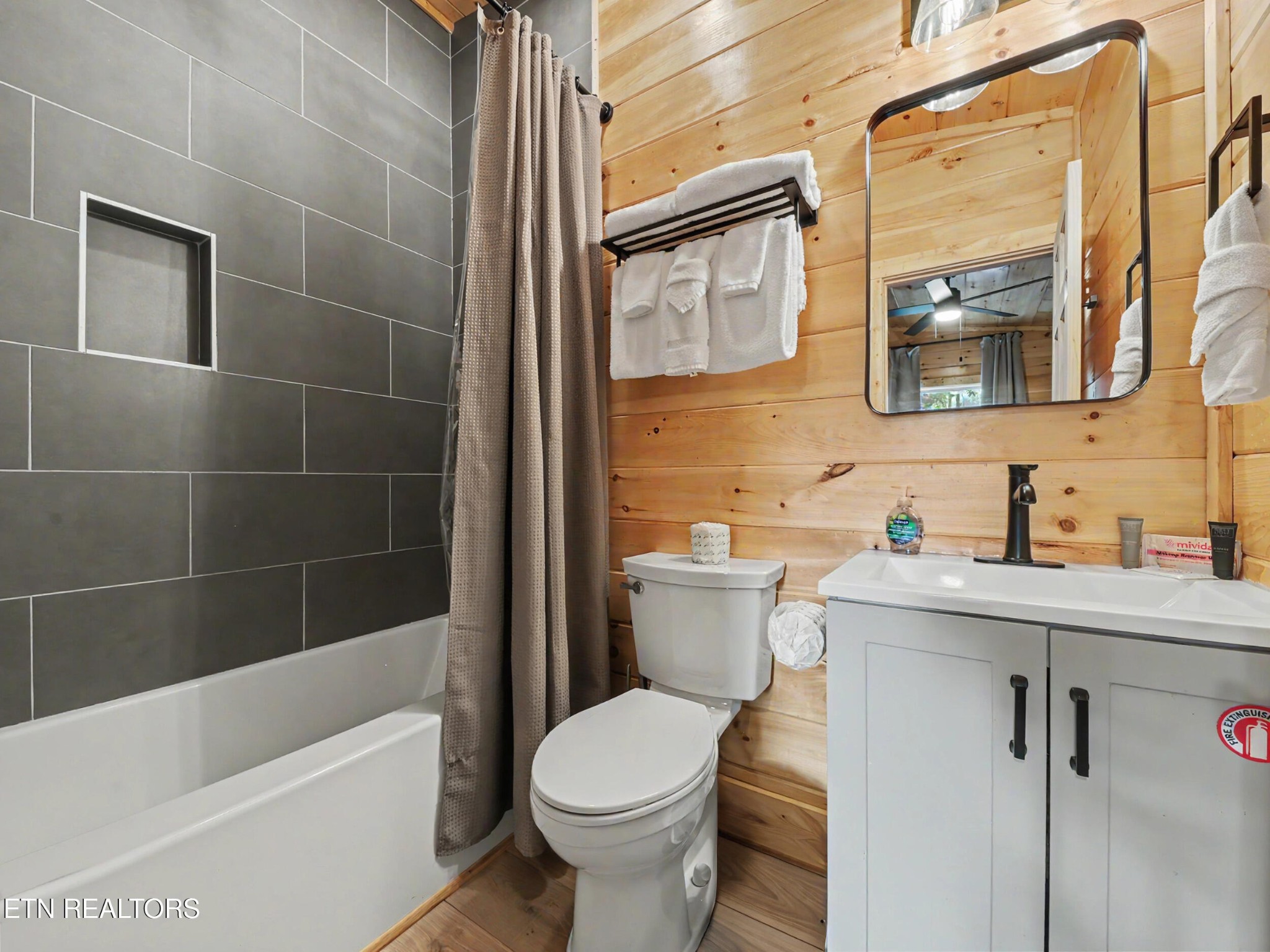 24072412 Ridgehigh Pass Sevierville, TN 37876 - Photo 10 of 39 Gallery Image 10