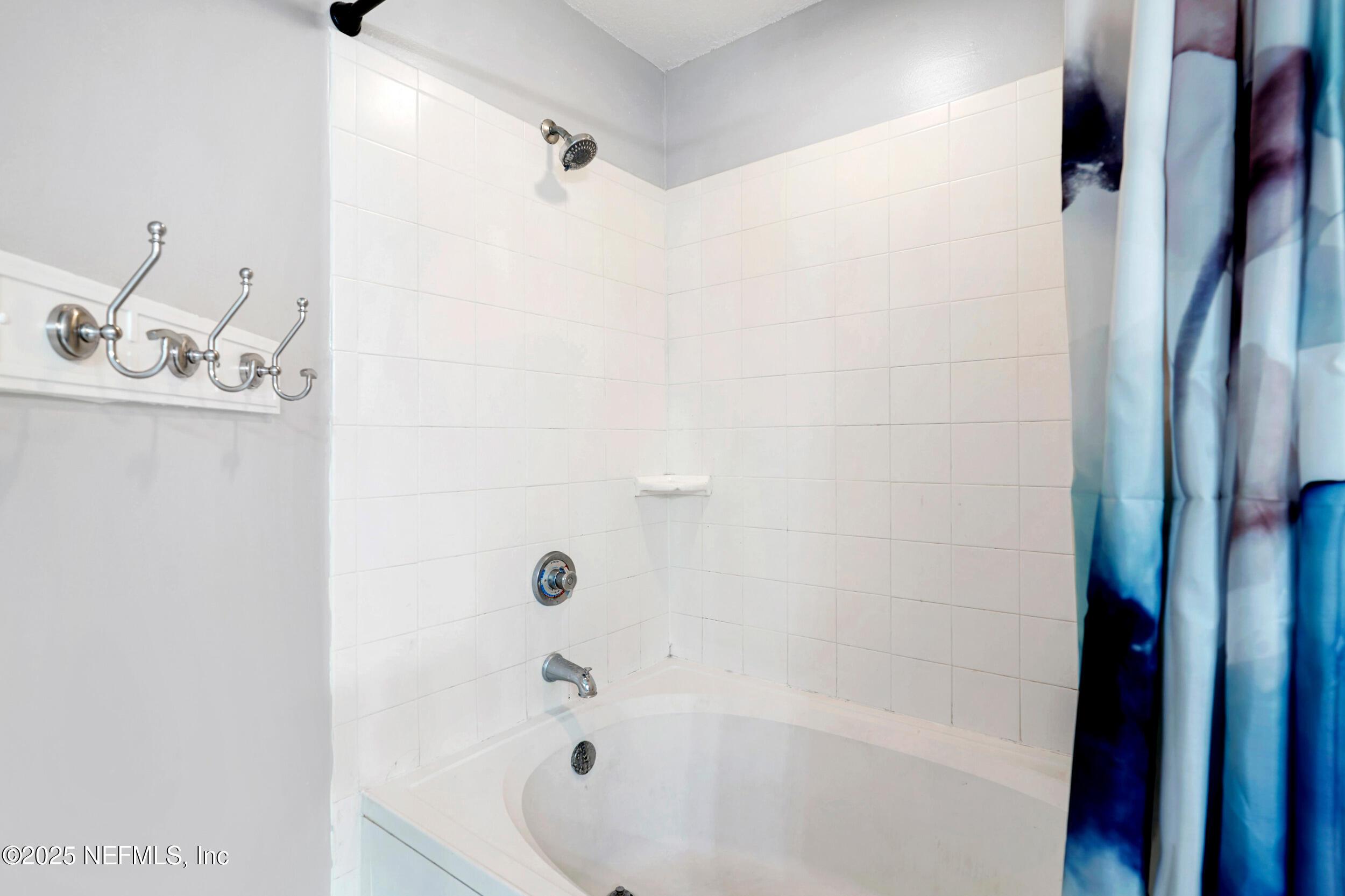 1125 Vista Cove Road St. Augustine, FL 32084 - Photo 19 of 62 a bathroom with a tub and shower