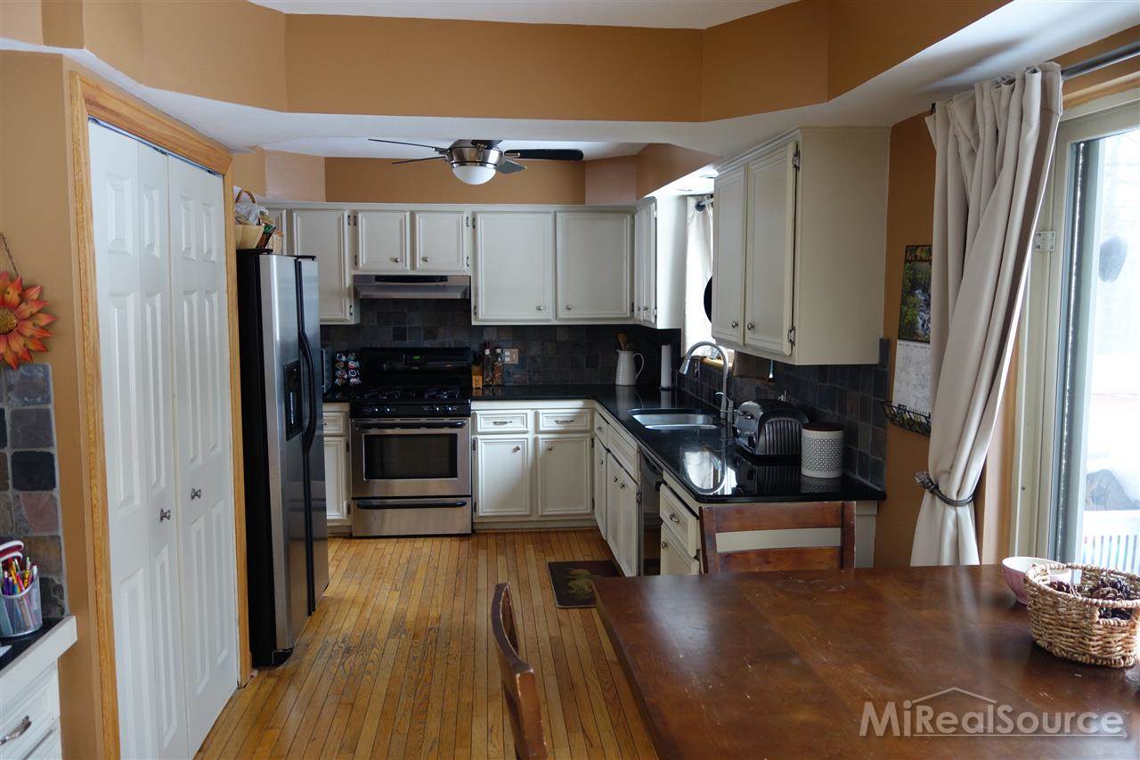 585 Plum Ridge Drive Rochester Hills, MI 48309 - Photo 11 of 24