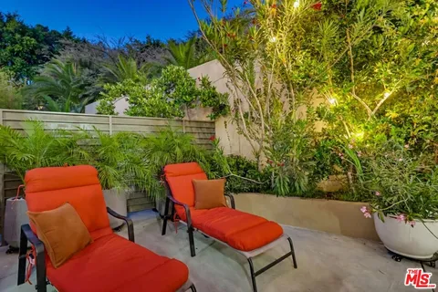 $1,395,000 | 1526 Parmer Avenue, Los Angeles, CA 90026