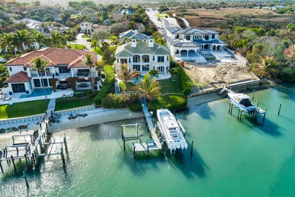 $9,495,000 | 17129 Southeast Limerick Court, Tequesta, FL 33469