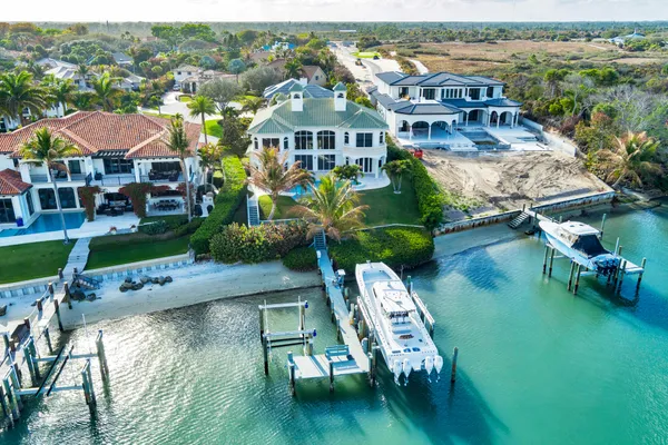 $9,495,000 | 17129 Southeast Limerick Court, Tequesta, FL 33469