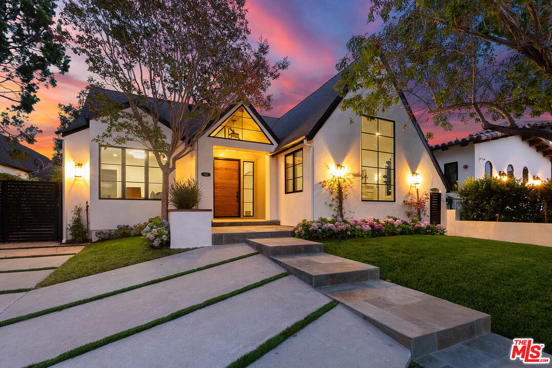 832 South Muirfield Road Los Angeles, CA 90005 - Photo 1 of 1 Gallery Image 1