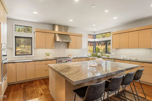 $1,950,000 | 19450 Bainbridge Court, Bend, OR 97702