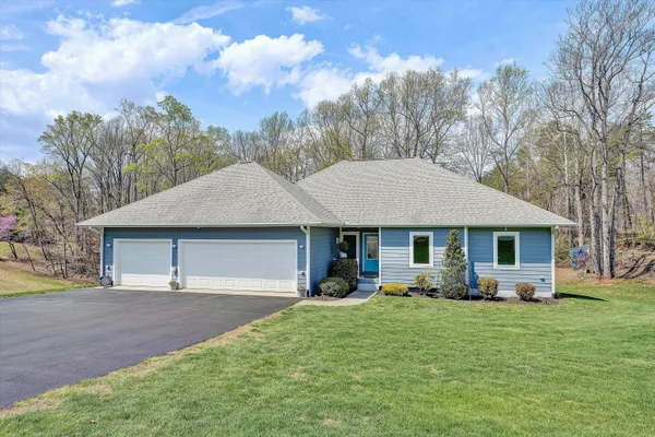 $639,000 | 301 Indian Ridge Drive, Moneta, VA 24121