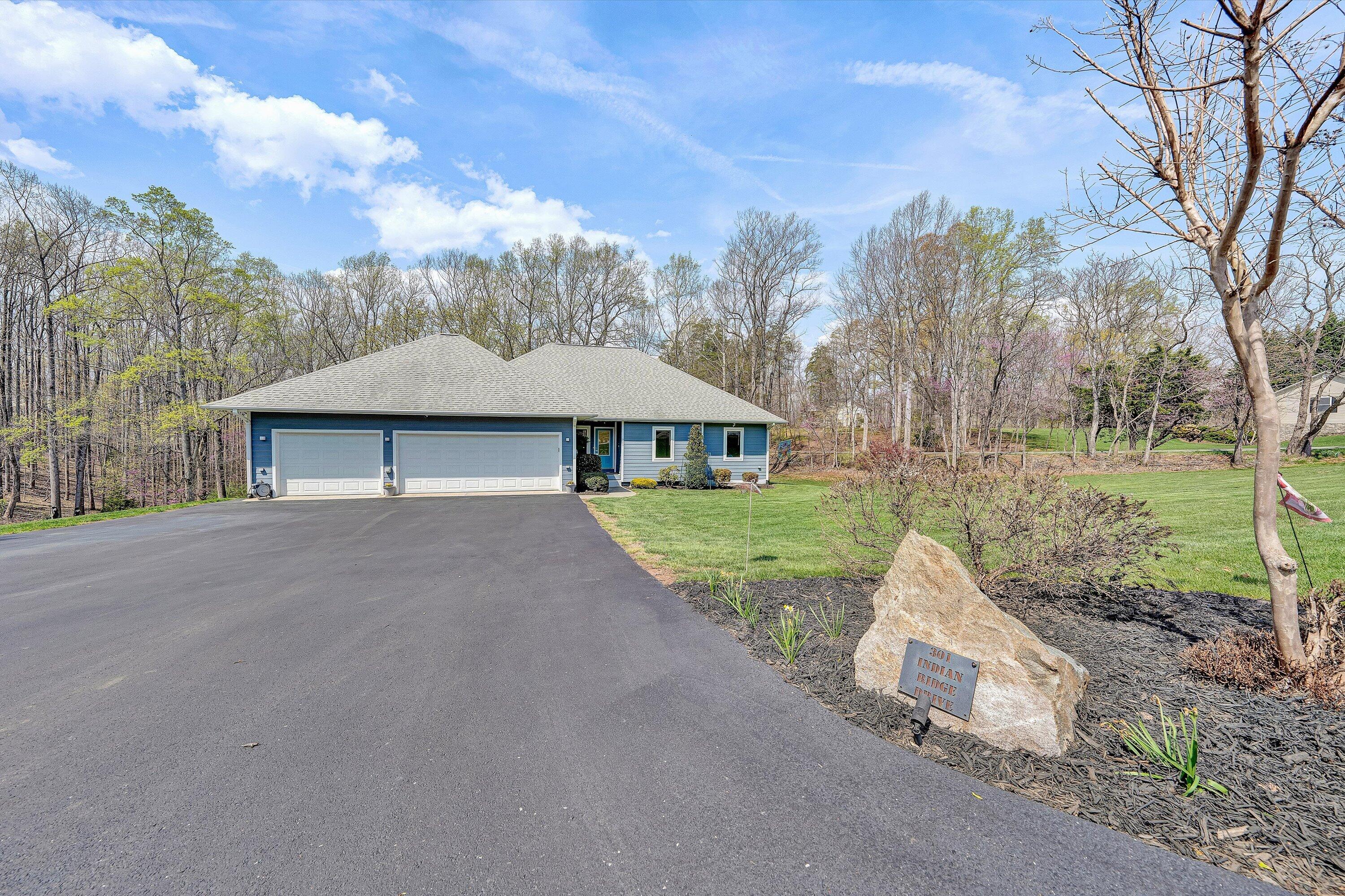 301 Indian Ridge Drive Moneta, VA 24121 - Photo 2 of 70 03-DSC00399