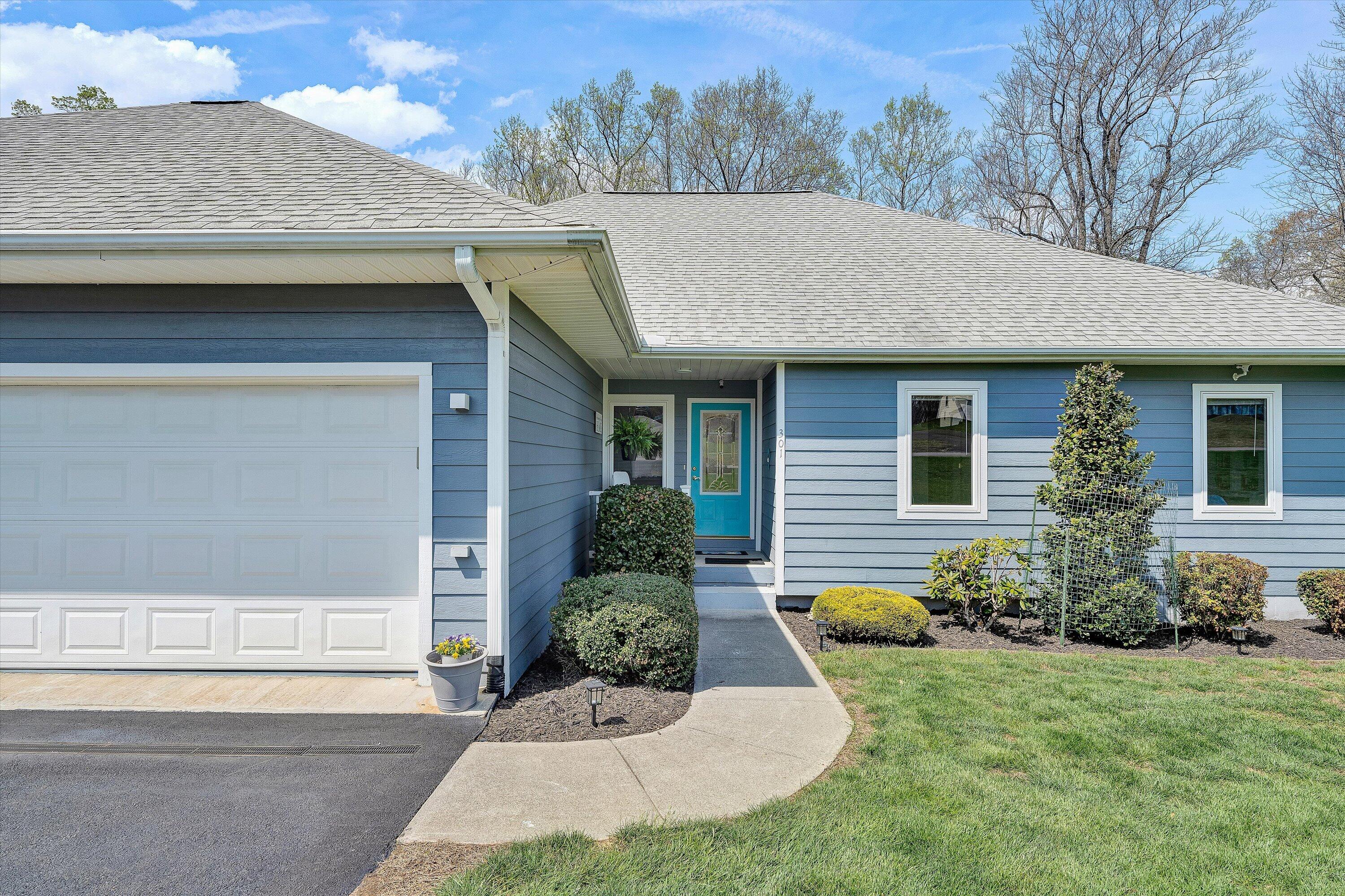 301 Indian Ridge Drive Moneta, VA 24121 - Photo 4 of 73 04-DSC00387