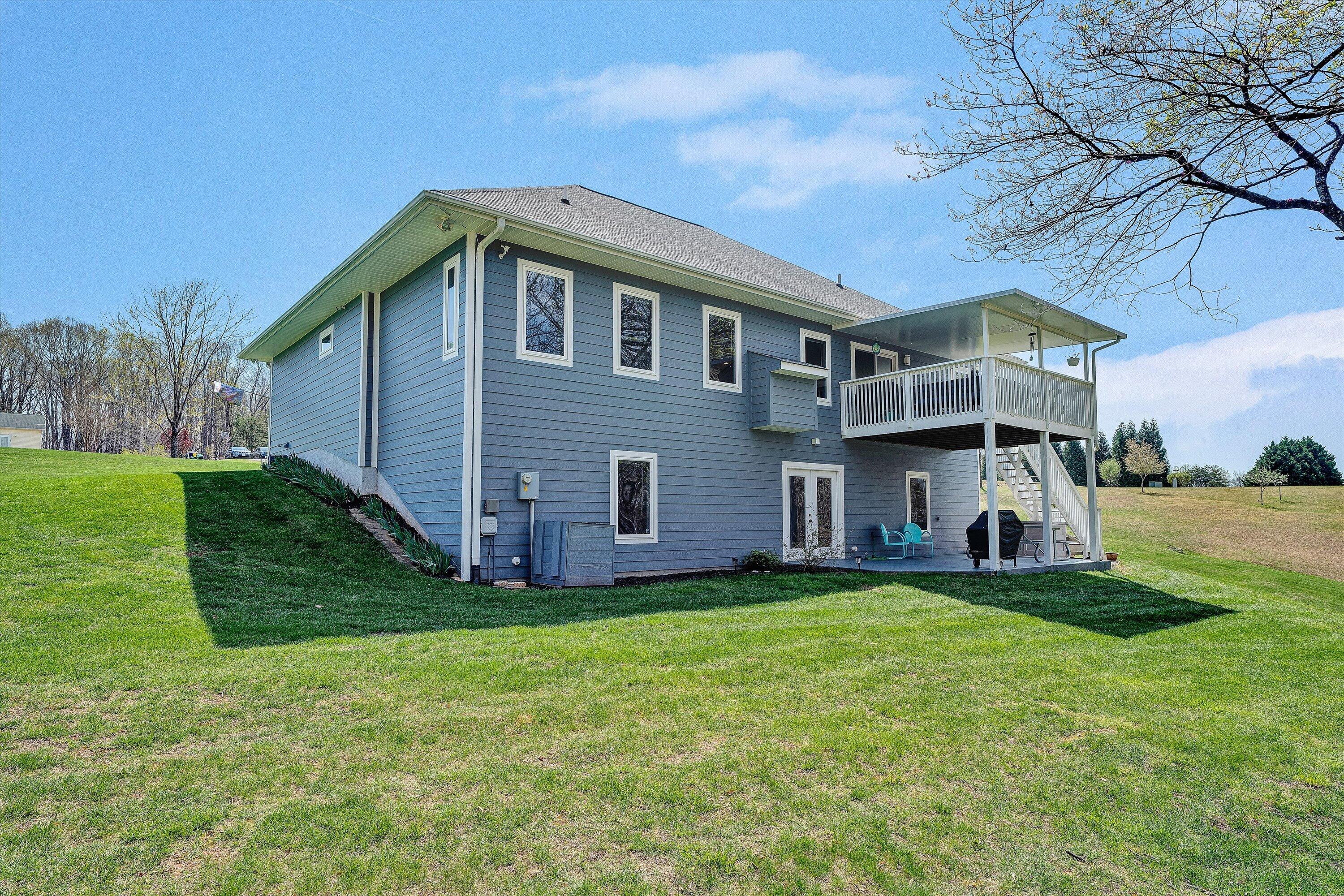 301 Indian Ridge Drive Moneta, VA 24121 - Photo 5 of 70 51-DSC00375