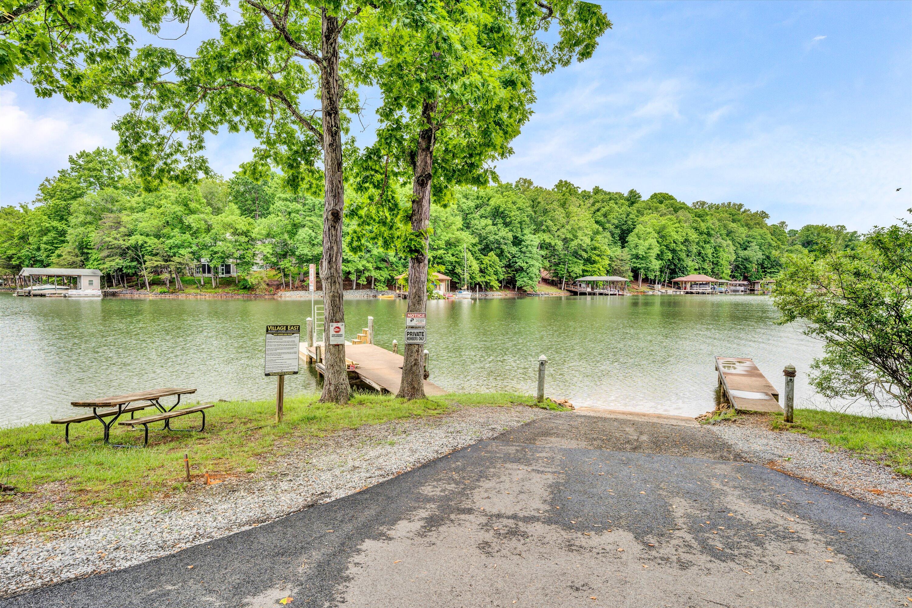 301 Indian Ridge Drive Moneta, VA 24121 - Photo 65 of 70 1-051520240055