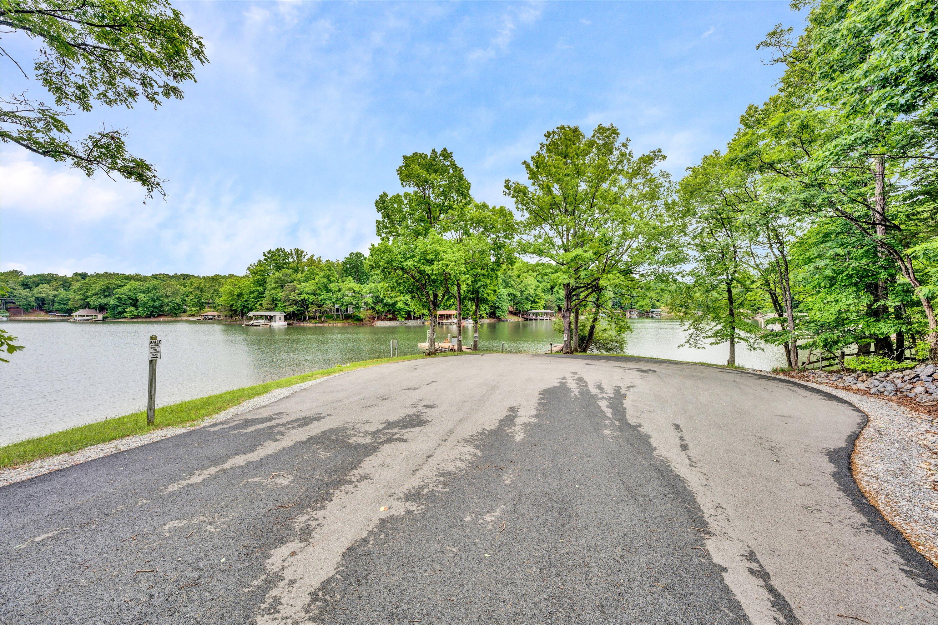 301 Indian Ridge Drive Moneta, VA 24121 - Photo 68 of 70 4-051520240054