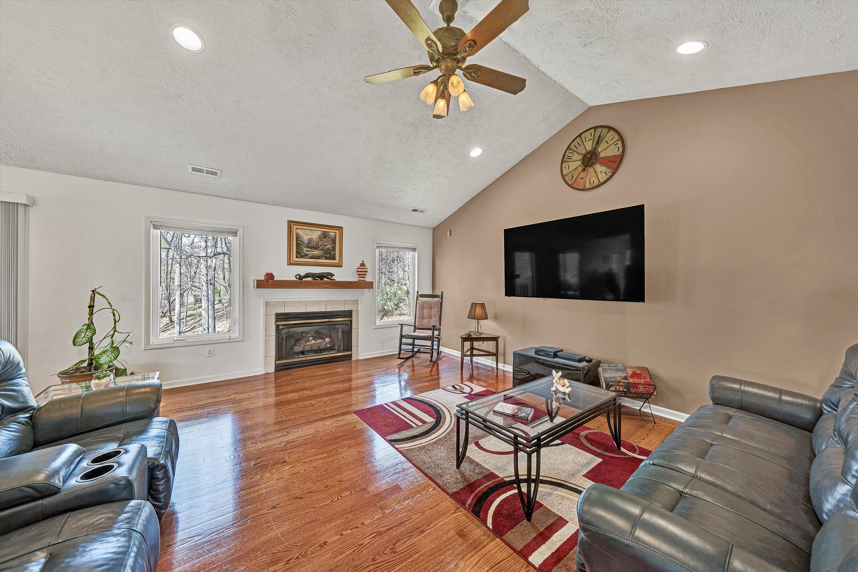 301 Indian Ridge Drive Moneta, VA 24121 - Photo 7 of 73 08-DSC00246
