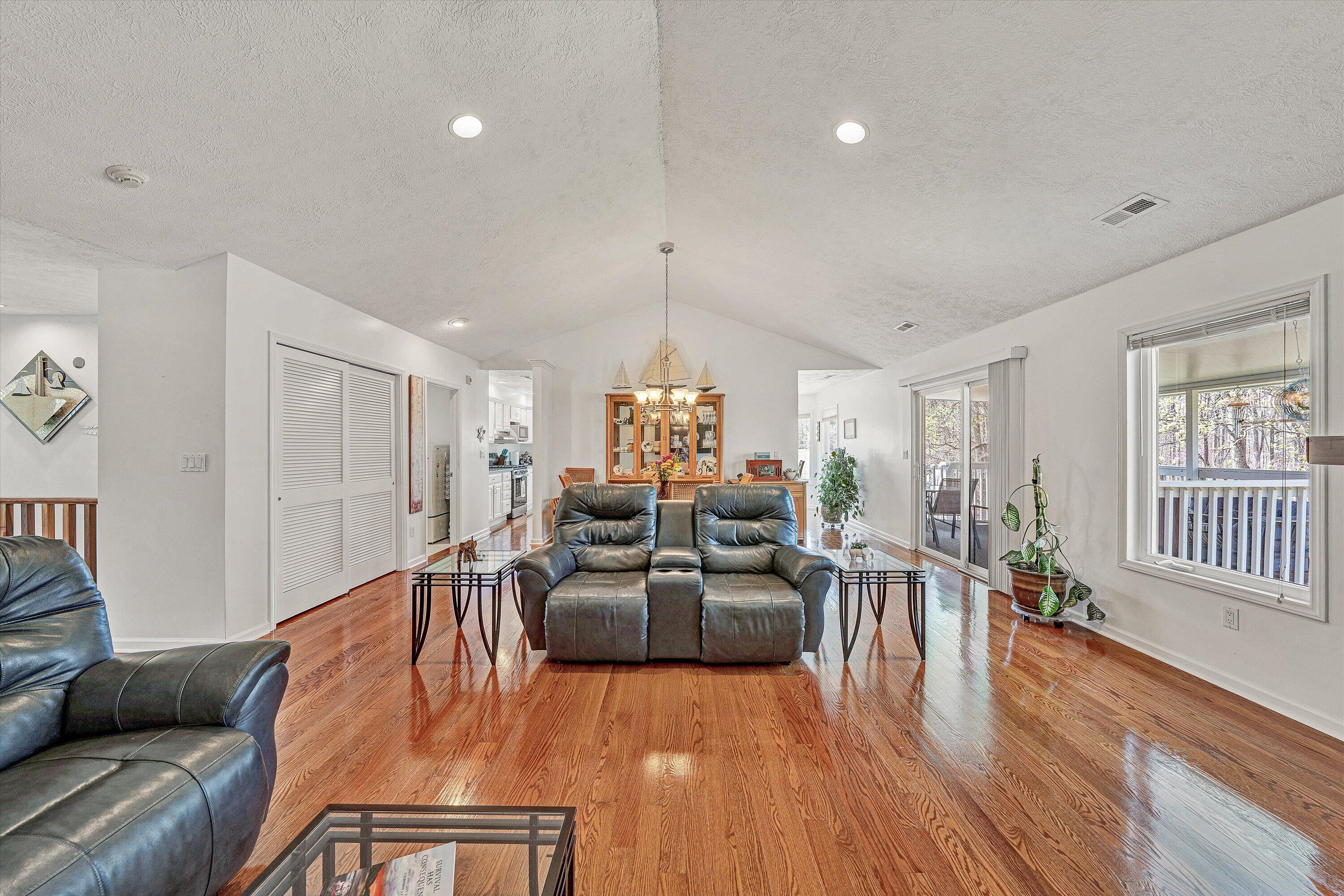 301 Indian Ridge Drive Moneta, VA 24121 - Photo 10 of 73 11-DSC00255