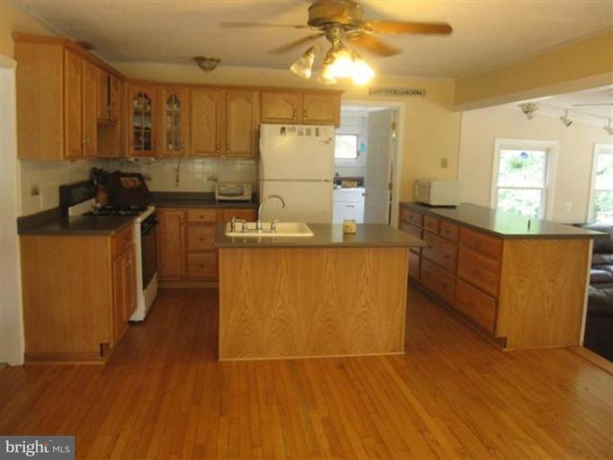 20515 Bucklodge Road Boyds, MD 20841 - Photo 7 of 28 GREAT kitchen