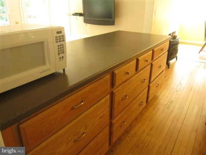 20515 Bucklodge Road Boyds, MD 20841 - Photo 8 of 28 LOADS of cabinets!