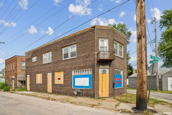 $75,000 | 1365 1/2 13th Avenue, East Moline, IL 61244