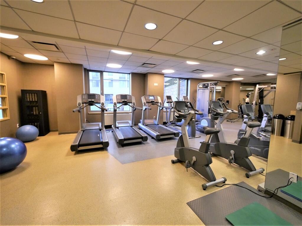 455 Main Street, Unit 4K Manhattan, NY 10044 - Photo 12 of 16 a view of a room with gym equipment